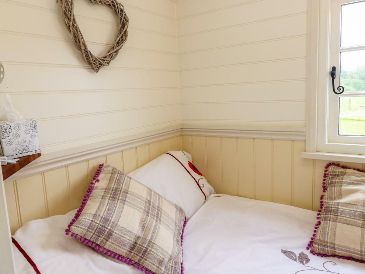 Shepherds Hut - The Crook Milford Haven Εξωτερικό φωτογραφία